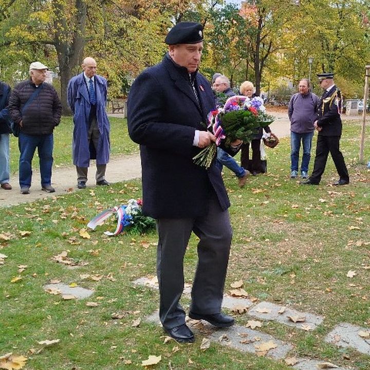 Vzpomínka na letce Bohumila Baumruka