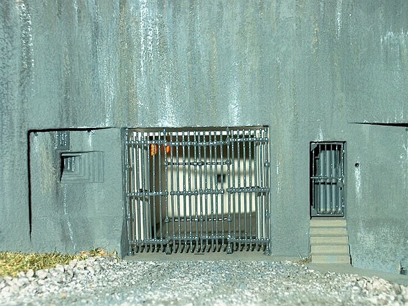 Vchodová partie při otevřených pancéřových vratech